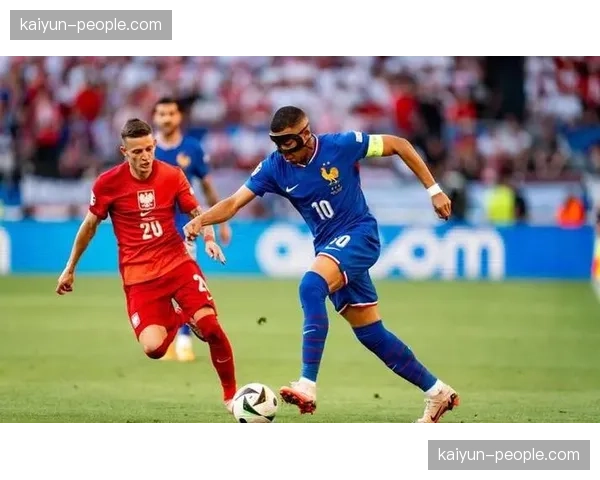 法国队埃基蒂克有望担纲中锋 德尚寻找吉鲁接班人