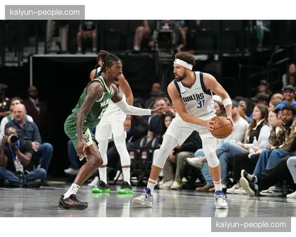 公牛三人得分超过20分 主场大胜雄鹿终结十一连败